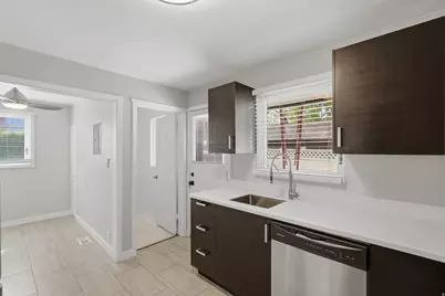 853 S 900 E, Salt Lake City, UT 84102 - Photo 9