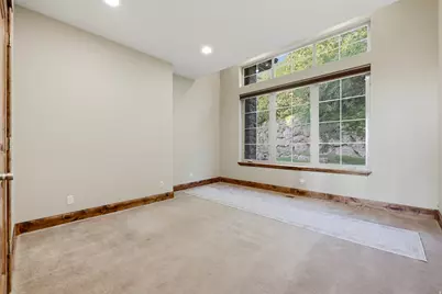 2527 E Bonneville Terrace Dr, Ogden, UT 84403 - Photo 33