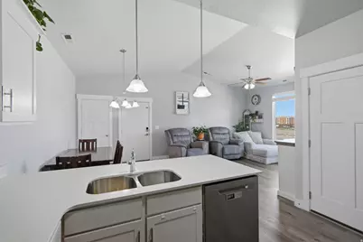 88 W Silver Dr, Vineyard, UT 84059 - Photo 21