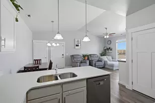 88 W Silver Dr, Vineyard, UT 84059 - Photo 21