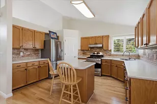 2313 E Rockview Dr, Sandy, UT 84092 - Photo 11