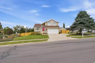 2313 E Rockview Dr, Sandy, UT 84092 - Photo 3