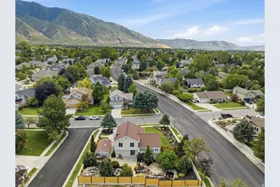 2313 E Rockview Dr, Sandy, UT 84092 - Photo 39