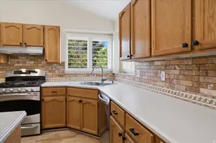 2313 E Rockview Dr, Sandy, UT 84092 - Photo 9