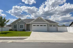 4763 N Sage Park Dr W, Eagle Mountain, UT 84005 - Photo 1