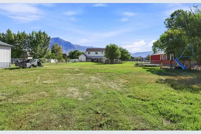 3207 N Pelican Dr, Farr West, UT 84404 - Photo 19