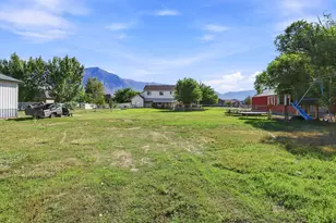 3207 N Pelican Dr, Farr West, UT 84404 - Photo 19