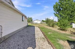 3207 N Pelican Dr, Farr West, UT 84404 - Photo 17