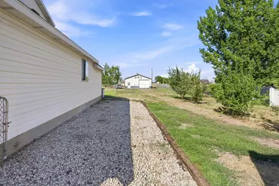 3207 N Pelican Dr, Farr West, UT 84404 - Photo 25