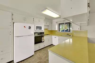 4250 S Panorama Dr E, Holladay, UT 84124 - Photo 9