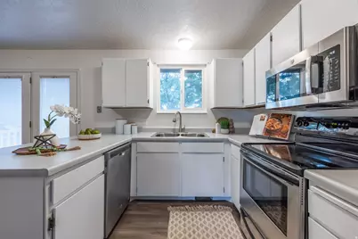 2127 W 3860 S, West Valley, UT 84119 - Photo 9