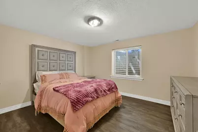 579 W 2400 S, Syracuse, UT 84075 - Photo 29