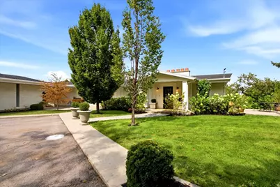 2424 E Oakcrest Ln, Holladay, UT 84121 - Photo 3