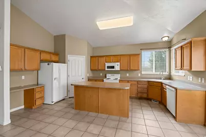 12642 S Diamondback Dr, Riverton, UT 84096 - Photo 5