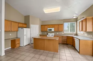 12642 S Diamondback Dr, Riverton, UT 84096 - Photo 5