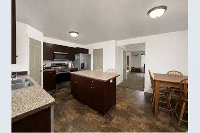 471 N Cottonwood Cir, Roosevelt, UT 84066 - Photo 3