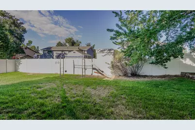 2611 N 1600 E, Layton, UT 84040 - Photo 29