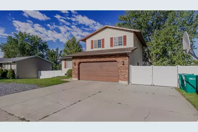 2611 N 1600 E, Layton, UT 84040 - Photo 3