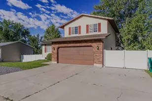 2611 N 1600 E, Layton, UT 84040 - Photo 3