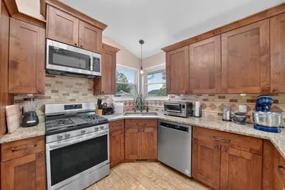 953 N 1430 E, Tooele, UT 84074 - Photo 13