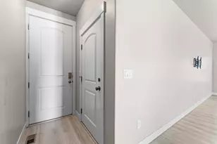 8704 N Pebble Aly, Eagle Mountain, UT 84005 - Photo 13