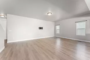 8704 N Pebble Aly, Eagle Mountain, UT 84005 - Photo 19