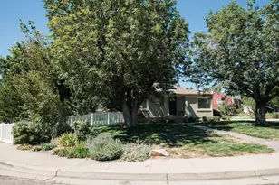 153 S Lakeview Dr, Clearfield, UT 84015 - Photo 3