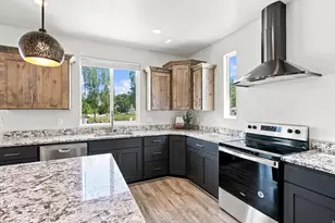 244 N Maple Bend Dr, Spanish Fork, UT 84660 - Photo 9