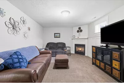 220 E 300 N, Hyde Park, UT 84318 - Photo 17