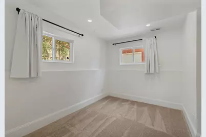 9297 S Sneddon Dr E, Sandy, UT 84070 - Photo 25