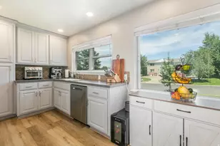 907 Maple St, Ogden, UT 84403 - Photo 11