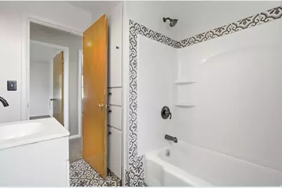 292 N State St, Roosevelt, UT 84066 - Photo 19