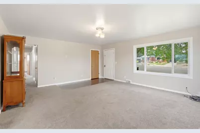 292 N State St, Roosevelt, UT 84066 - Photo 7