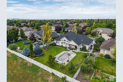1239 Willowbrook Ln, Kaysville, UT 84037 - Photo 9