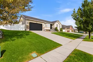 13562 S Rose Hill Dr, Riverton, UT 84096 - Photo 3
