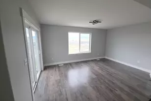 4847 N Canaan Peak Dr, Eagle Mountain, UT 84005 - Photo 9