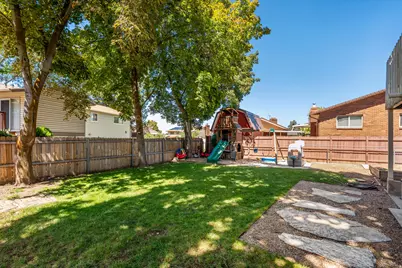 5521 S 2950 W, Roy, UT 84067 - Photo 29