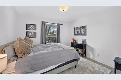2050 E Gyrfalcon Dr, Sandy, UT 84092 - Photo 23