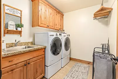 552 E Johns Way S, Sandy, UT 84070 - Photo 35