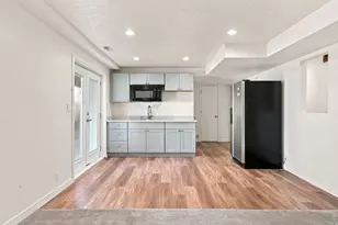 10324 S 2505 E, Sandy, UT 84092 - Photo 23