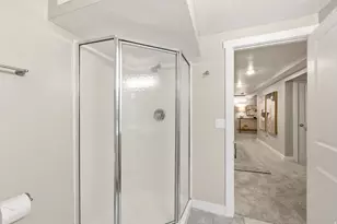 2136 S 2300 E, Salt Lake City, UT 84109 - Photo 25