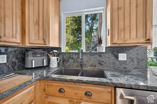 2340 E 3000 S, Salt Lake City, UT 84109 - Photo 11
