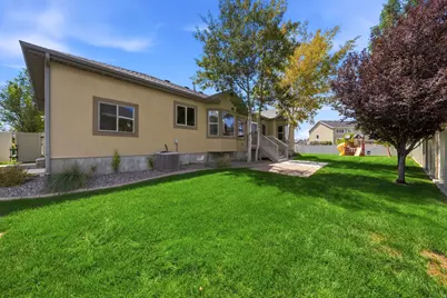 2042 W 2185 S, Woods Cross, UT 84087 - Photo 19