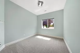 2042 W 2185 S, Woods Cross, UT 84087 - Photo 15