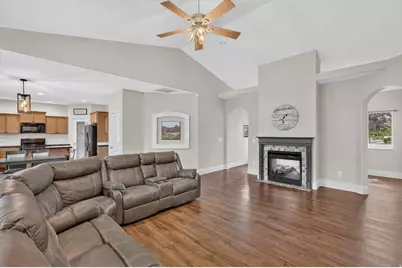 2042 W 2185 S, Woods Cross, UT 84087 - Photo 5