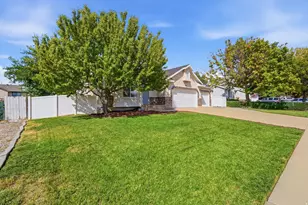 1062 W 200 S, Clearfield, UT 84015 - Photo 3