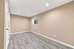 2407 E Country Oaks Dr, Layton, UT 84040 - Photo 33