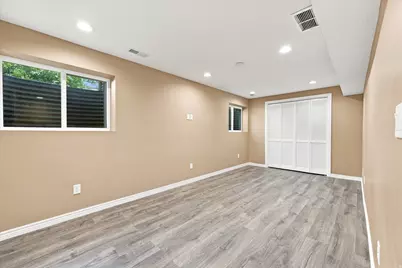 2407 E Country Oaks Dr, Layton, UT 84040 - Photo 31