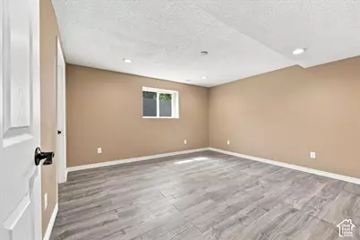2407 E Country Oaks Dr, Layton, UT 84040 - Photo 37