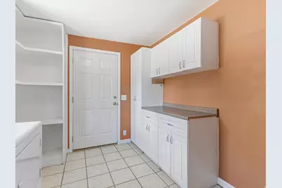 7265 S 2825 E, Cottonwood Heights, UT 84121 - Photo 15